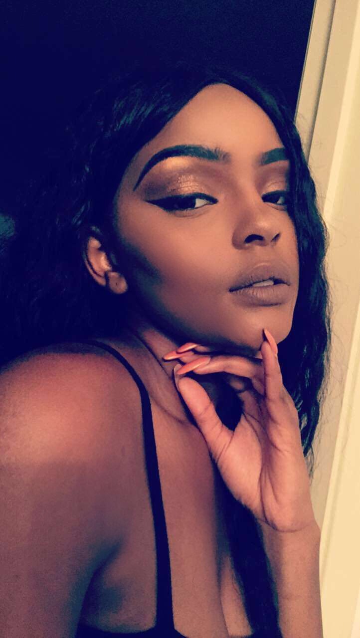iamhannalashay:  I couldn’t figure out what to do with my hands   snapchat : iamhannalashay