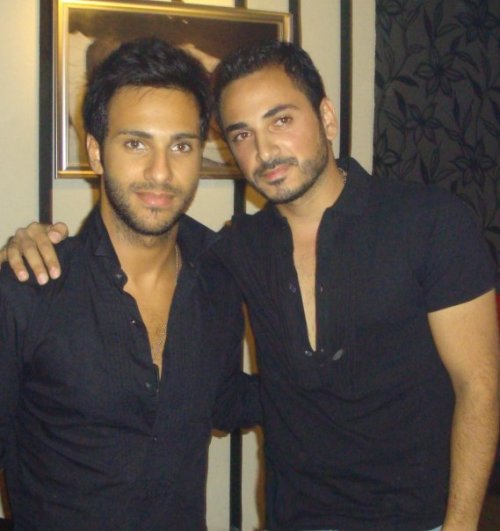 smleglover7:  beautifulmenfaces:  Brothers?  They don’t look like brothers at all.  The one on left is for me. 