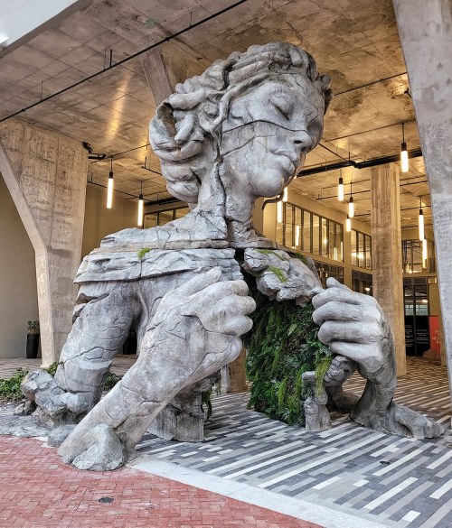 escapekit:  ThriveCape Town-based artist Daniel Popper creates monumental public art installations of fantastical figures. His latest work Thrive will be a permanent public installation at Society Las Olas, a residential building in Fort Lauderdale,