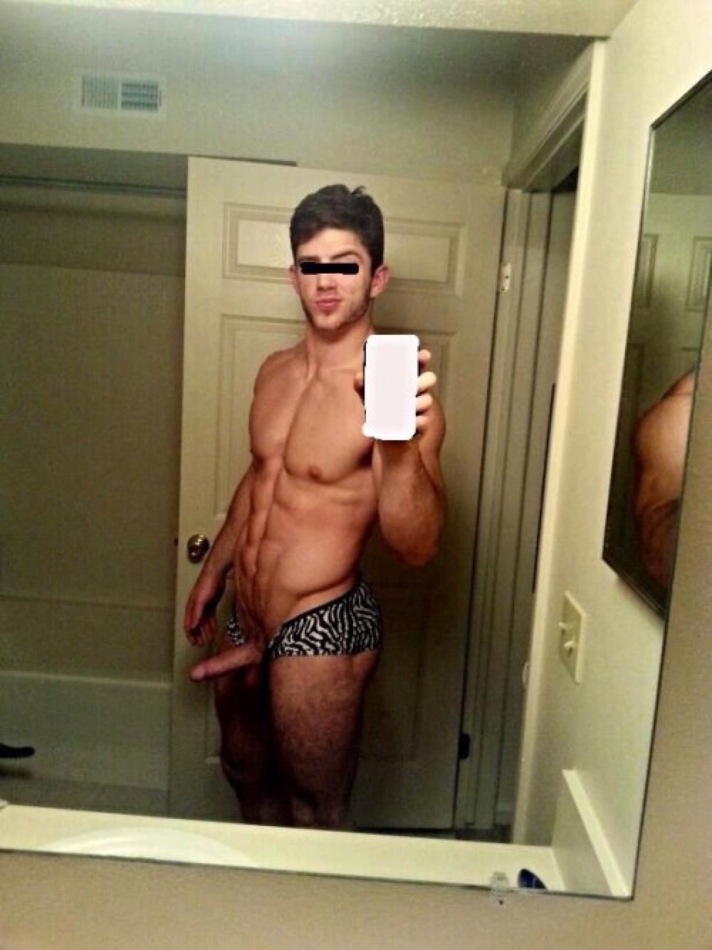 xxvideosxx:  fb4now:  Bill Reilich (aka Nick “The Gardener”) nude selfie photos