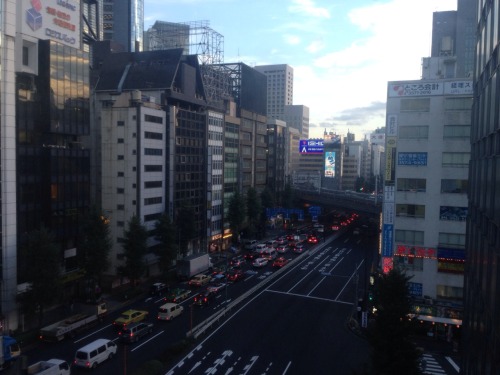 9/5 tokyo 방사능이다 뭐다 걱정 많았지만, 가벼운 마음을 가지고 일본 도쿄에 휴가를 다녀왔다. 다커서 타본 비행기는 밤비행기뿐이라 타자마자 구름감상 사진셔터 파파박! 촌시럽