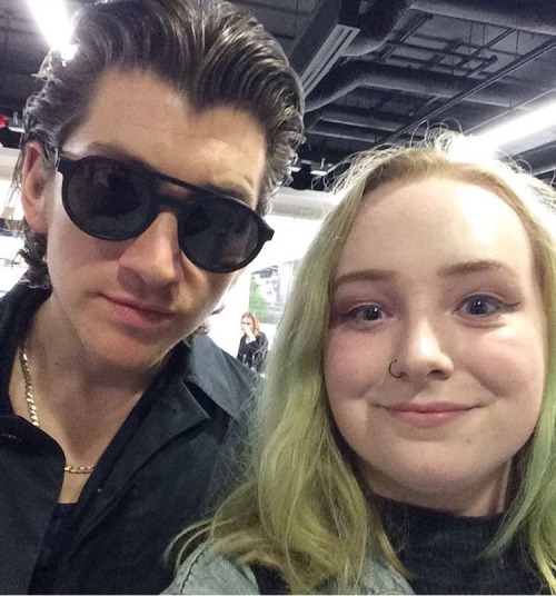 humpuukia: eejitgherkinI just met Alex turner and I’m going to piss myself