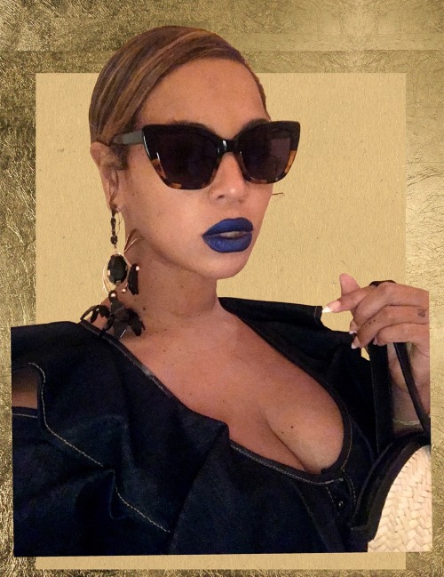 bigwillay: flowerxbum: brownochre: queenb What lipstick is she wearing Got Coral Blue Number 5 Semi-