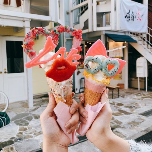 Going through my old Japan photos and found this I never posted! These were probably the most expensive and extra ice creams I’ve ever bought 😂 but they did taste good! This was located in the smaller streets of Omote Sando ❤️ 📷: @sonyaustralia...