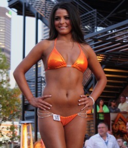 We Love Hooters Girls!!!