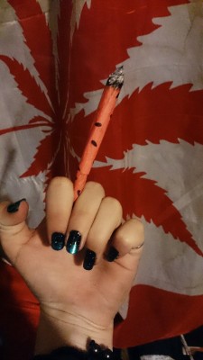 hiiighgrade:  A very large joint I forgot to take a picture of until it was almost half way done