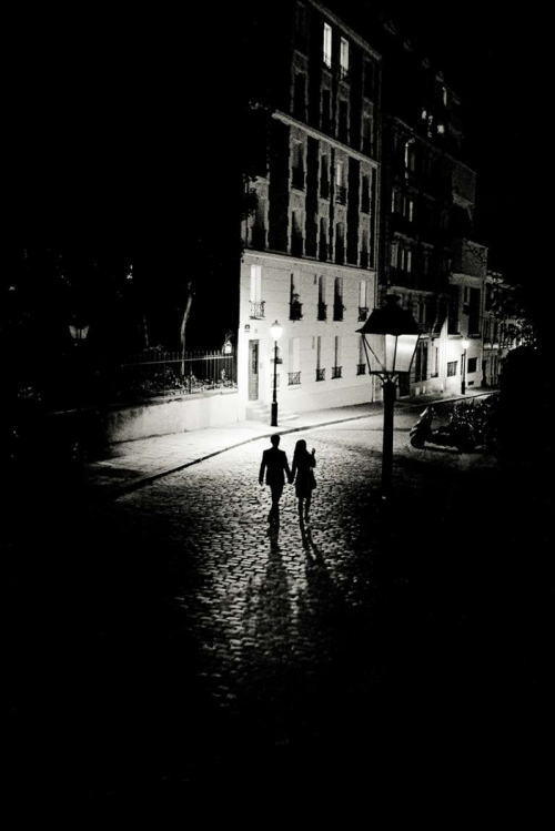 gioba70:  kafkasapartment:  Lovers in Paris, 2012. Andreas H. Bitesnich. Archival pigment print  Un posto dove vorrei trascorrere una serata speciale…. 💋GIO💋 