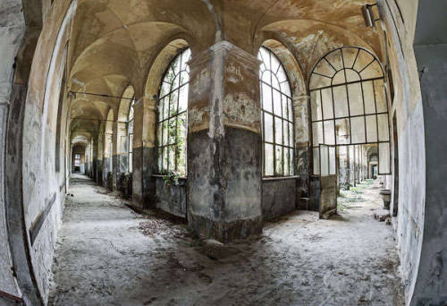 poisoned-apple:  - Dan Marbaix’s Haunted Asylum Photography - 