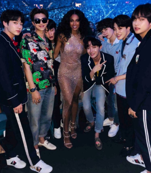 mimibtsghost: BTS WITH CELEBRITIES AT THE BBMAS: TAYLOR SWIFT, THE CHAINSMOKERS, JOHN LEGEND, DJ KHA