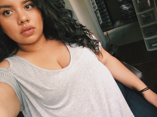 inbtwnsongs:  Apparently I take 90% of my pictures at work lol 😜  Happy Big Girl’s Appreciation Day! ✨   😍