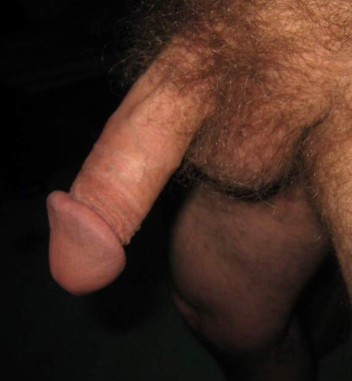 Mostly Cut Muscular and HairyAdd me on Kik of you want to chat: Gui11otine