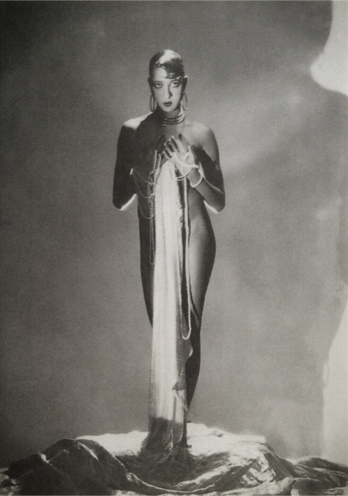 George Hoyningen-Huene, Josephine Baker, Paris, 1929.(print via tarrague)