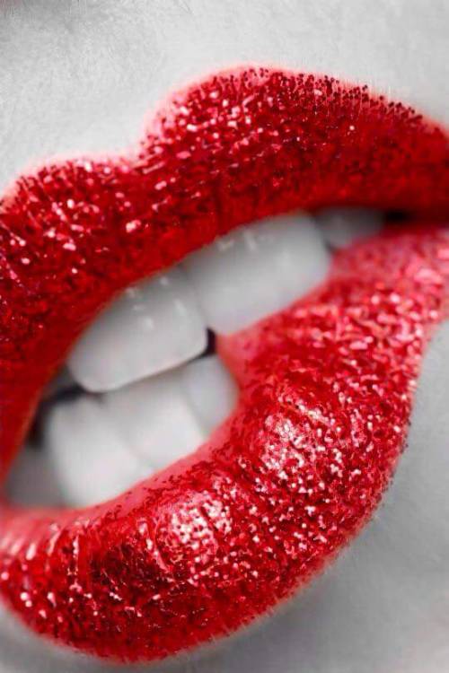 voodooprincessrn:  Bite me … 