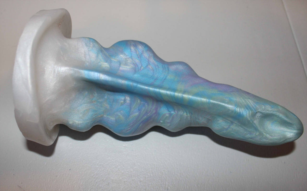 akrowsnest:  Some fresh new pours of the full size toys are now in the shop~! I’ve