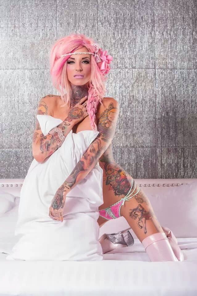 Hot Girls Inked