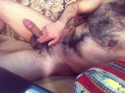 mideastmen:  Saudi  his body makes us dream - WOOF