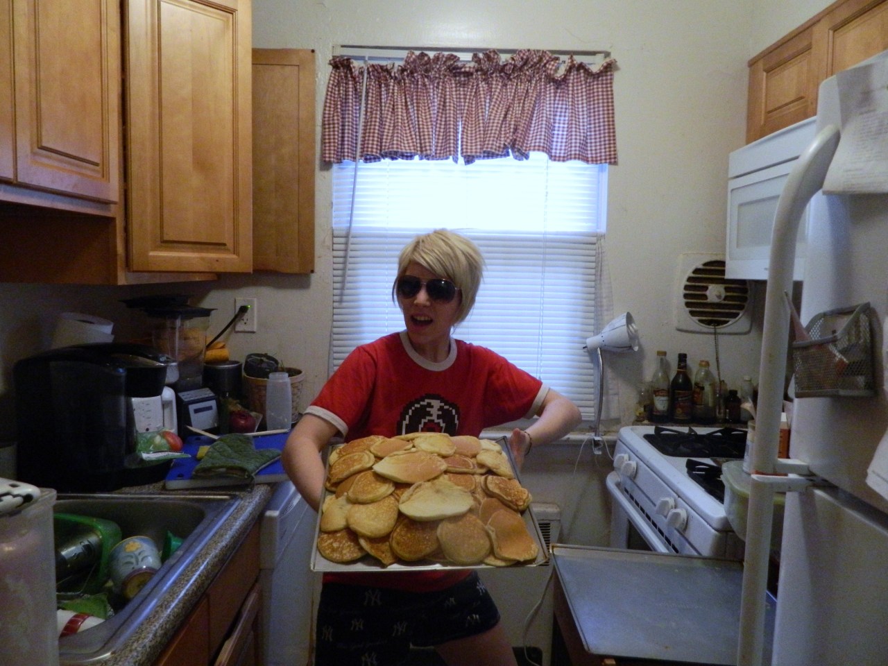 that0one0guy0named0max:  i got up at 5am and made all these goddamn pancakes 