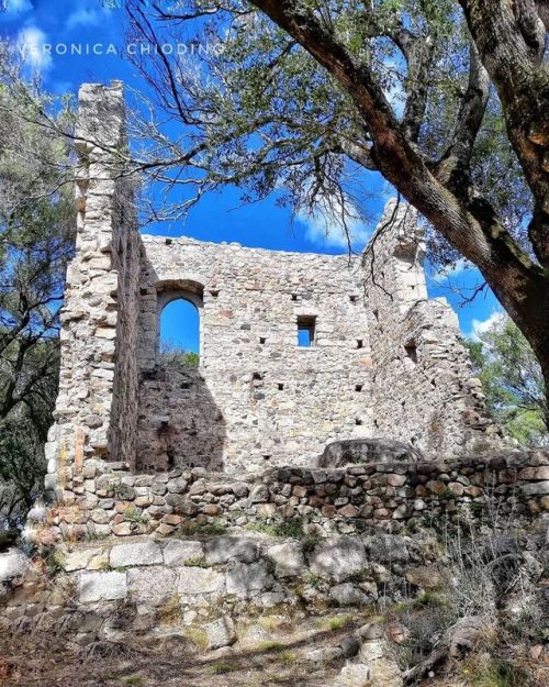 Il castello di Baldu, a Luogosanto, in una foto di Veronica Chiodino @vera_del_sol Mostrate la bel