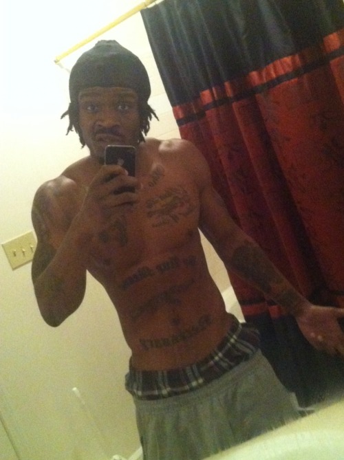 st8hoodshit:  realthug29:  tightholebigdick:  http://tightholebigdick.tumblr.com/  Ummm  Dread head nigga