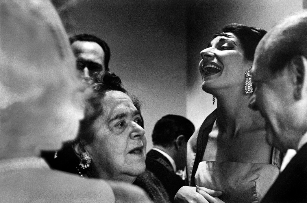 thenewloverofbeauty:  René Burri:   Maria Callas during Intermission at the Philadelphia
