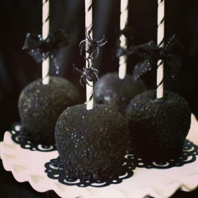 spookyloop:
“ Black-as-Night Caramel Apples
Recipe here.
”
Yes. I want these. Someone make them and deliver them to me.