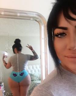 elkestallion:These hands r way to small 😋😂 high waisted Booty shorts by @dweeblifestyle #elkethestallion #thick #iloveElke #curves #elke #bombshell #booty #mirror