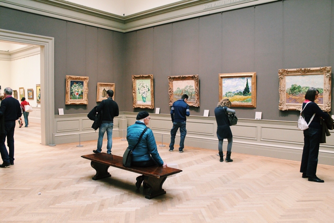 lejoligarcon: nothing makes me happier than a room full of people admiring van gogh