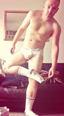 guyswhoshouldbeunderwearmodels:  “@BumOLondon: Pants and socks hope you like!“