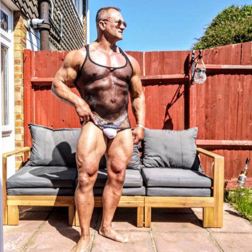 roymusclemaster:Love this beautiful weather. #bodybuilder #maturemuscle #fitguy #model #muscleworshi