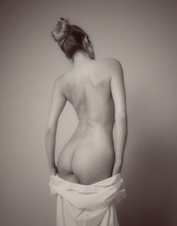 oliviapreston3:  Classic art nudes taken