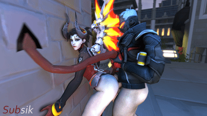 subsik: Saw this post by bombowykurczak and wanted to grab Devil Mercy’s tail.  What? Did you think it was a prop? Webm MP4 