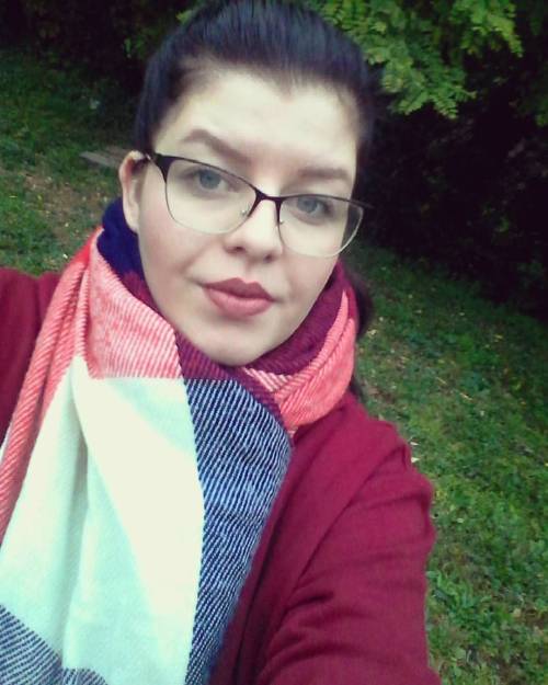 #brownlips #brownhair #idontcare #iloveit #redjumper #scarf #babyitscoldoutside #fall #autumn #lovet