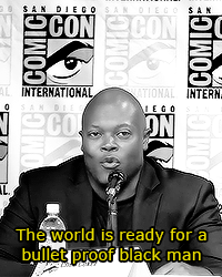 bellamyblakeprotectionsquad2k16:  bynightafangirl:  Marvel’s Luke Cage showrunner Cheo Coker discussing the show at San Diego Comic-Con 2016 (x)  !!!!!!!!! 