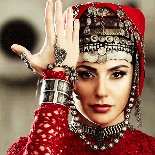 yayasmeen:crushalltheraspberries:Sirusho ~ ՊռեԳոմեշ Can I be as fierce as this plz??