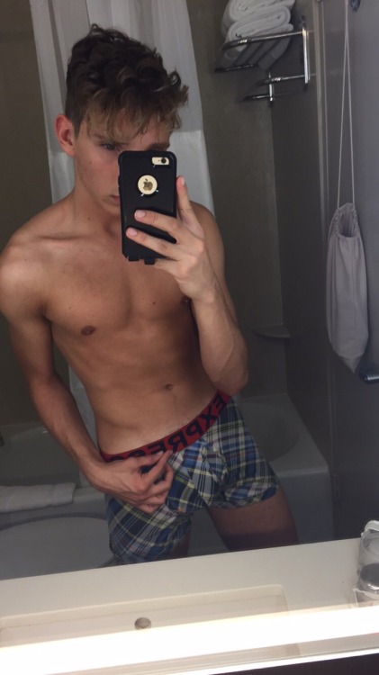 https://horniboisteenbois.tumblr.com/post/168006025655