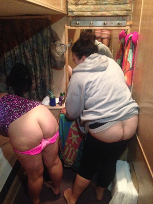 newalbany83: My friends bending over for me and hubby