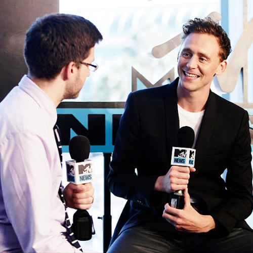 Throwback to Tom Hiddleston and Josh Horowitz’s first meeting at San Diego Comic Con, 24th July 2010