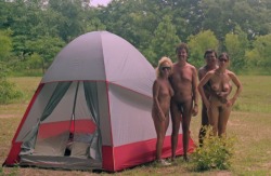 naturistelyon:  Heureux campeursHappy campers