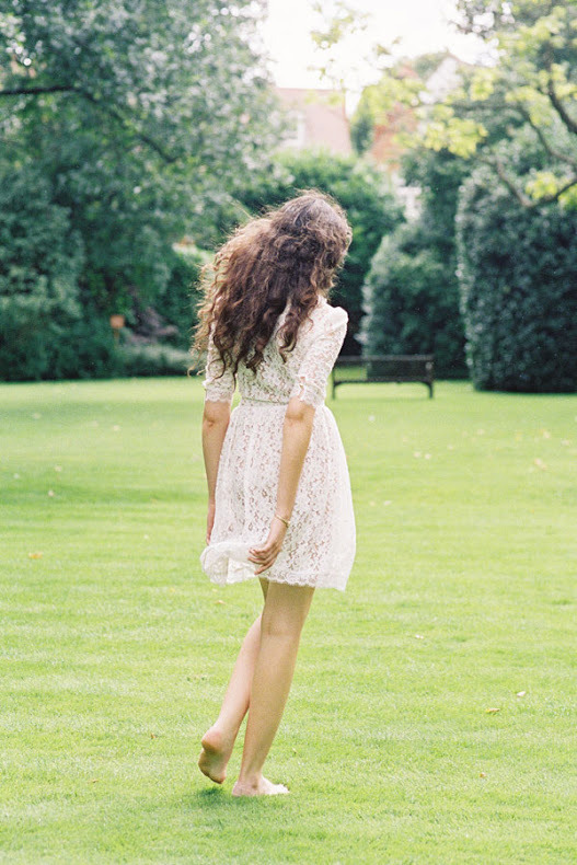 calivintage:  rosalind photographed by Vanessa Jackman. 