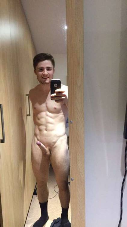 david-lovesit:  glasgowboysshirtless:  Hot body  http://david-lovesit.tumblr.com