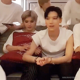 One Full Minute Of Taeyong Feeling Up Tens Arm