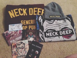 bland-new:i’m back to being a broke pop punk kid