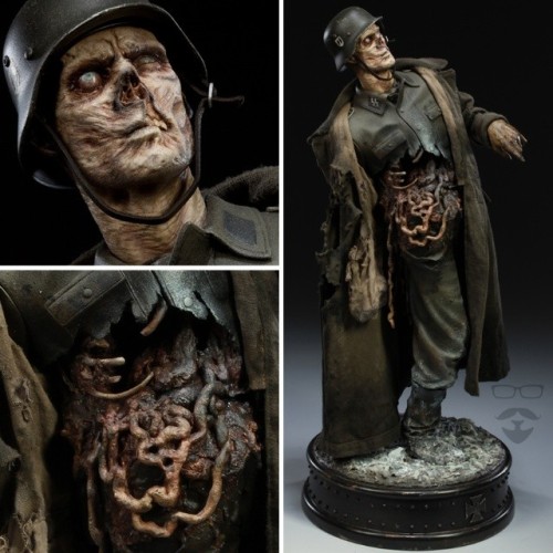 365daysofhorror:  Absolutely INSANE sculptures from Andy Bergholtz. He even has kits you can order to paint yourself. I really want one!! See more here. 