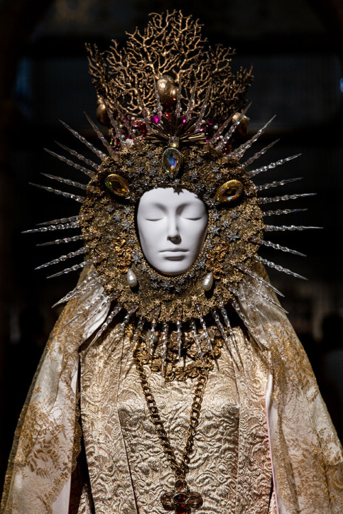 artruby:Heavenly Bodies: Fashion and the Catholic Imagination at the Met Museum. Photos by Julia Che