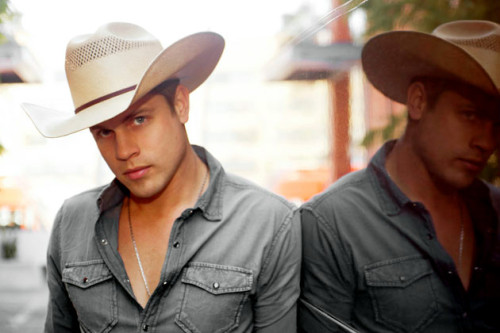 sexygroovybeauty Dustin Lynch (via cowboyurbano) click here and press space bar for more s