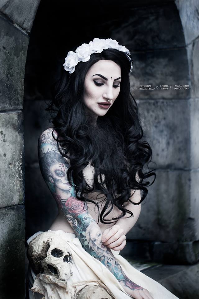 gothicandamazing:    Singer/Model: EleinePhoto: Fotograf Gisela AckerupSkull dress: