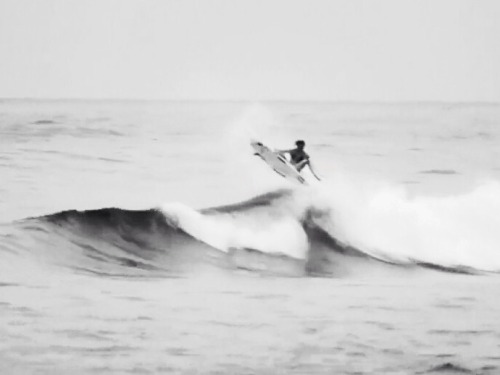 grace boosting on a small day on the north shore