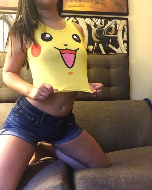 connoisseurofpussy6996:  A-Peek-4-you 🙃