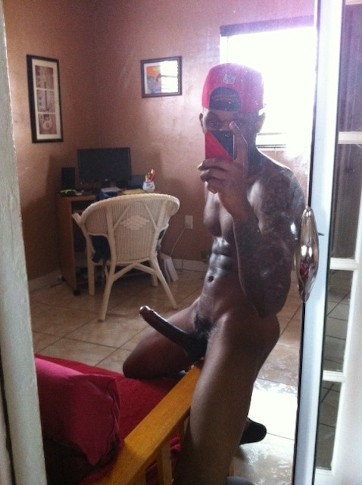 nudeblackmenxxx-deactivated2015:  XXX BLACK MEN SELFIE XXX follow: http://nudeblackmenxxx.tumblr.com/submit