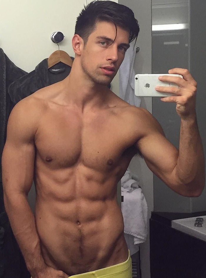 AlanPalmSprings Likes His Men!